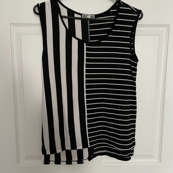 Pleione Striped T-shirt - Picture 2 of 6